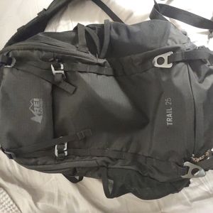 REI Trail 25 Daypack-Black